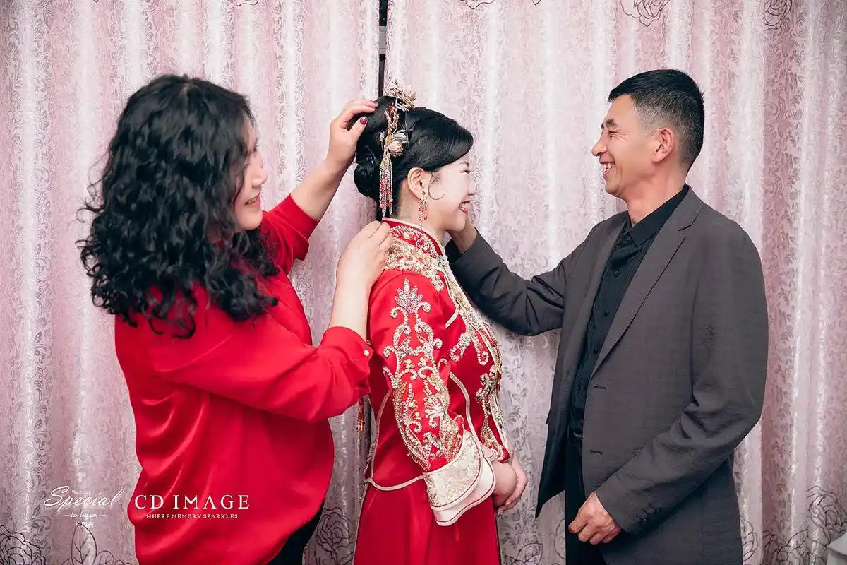 婚礼照片很多 唯独与父母的合照是最珍贵的回忆,世上美好的情感 - 抖