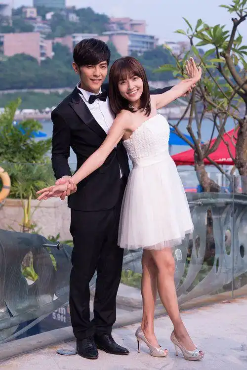 寻找北极光曝郑罗茜汪东城婚纱照