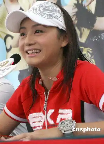 曹颖任形象大使 坦言"工作狂变等待结婚小女人"