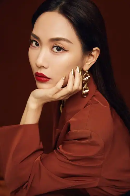 王霏霏2021boss春夏时装秀