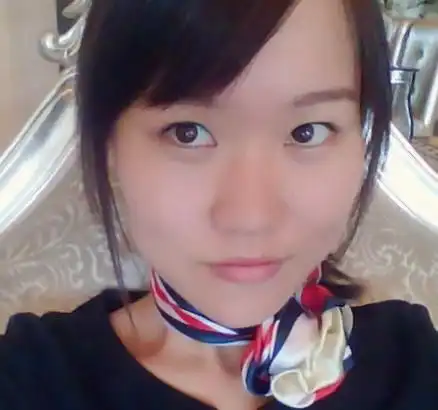 可爱的樱桃小嘴,完美的瓜子脸型,白皙的皮肤,十分漂亮,让吴世勋的粉丝