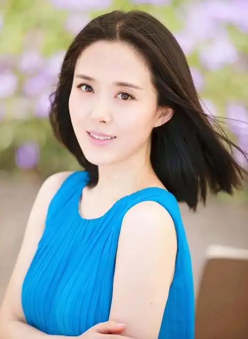 回顾演员颜丹晨我这辈子幸福的事情就是嫁给了小4岁的丈夫