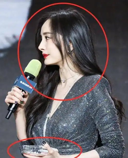 杨幂活动生图如精修,造型却格外的吸睛,不过重点在她的腿上_小腿_状态