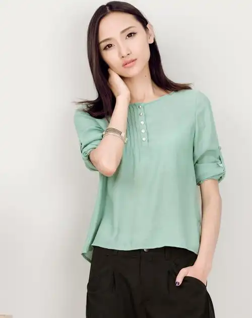 灰绿色长袖衬衫