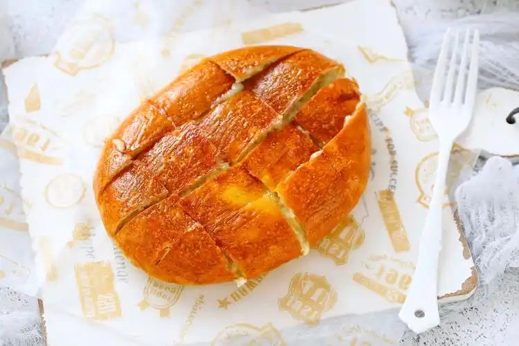 新鲜美味的香蕉芝士饼,酥脆又好看,感觉都可以开店卖钱啦