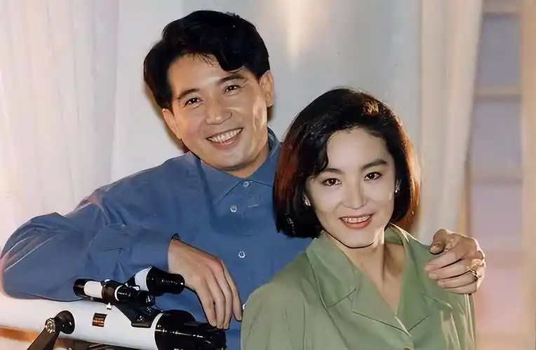 林青霞公开谈与邢李源的婚姻状态:他永远是我心中的巨人_事情_老公