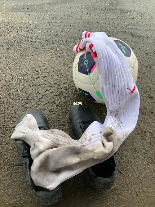 足球鞋我最喜欢nike 的传奇和美津农的袋鼠皮,每天发这些会不会有点