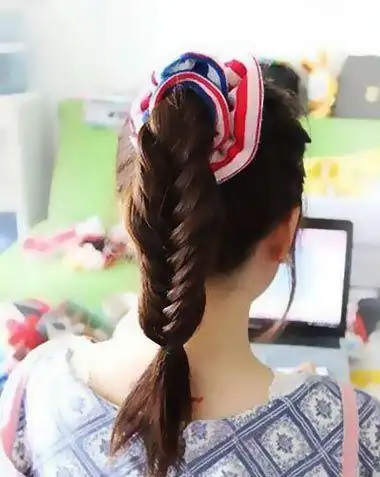 初中生扎鱼尾辫 马尾发型