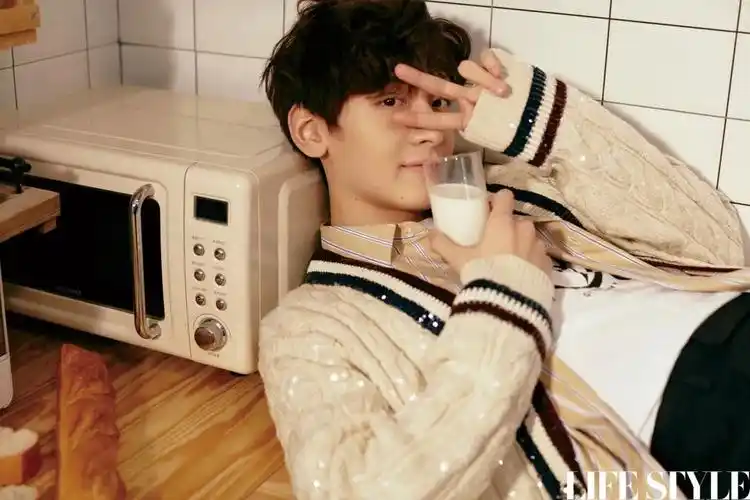 r1se翟潇闻:"缺点,哈哈哈哈,我有吗?