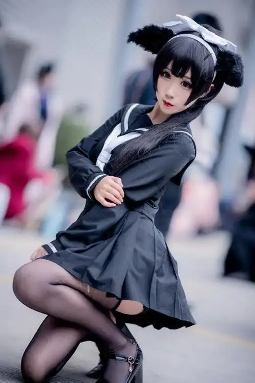 碧蓝航线:爱宕漫展cos,超长马尾已经及腰,姑娘风华待嫁可好?