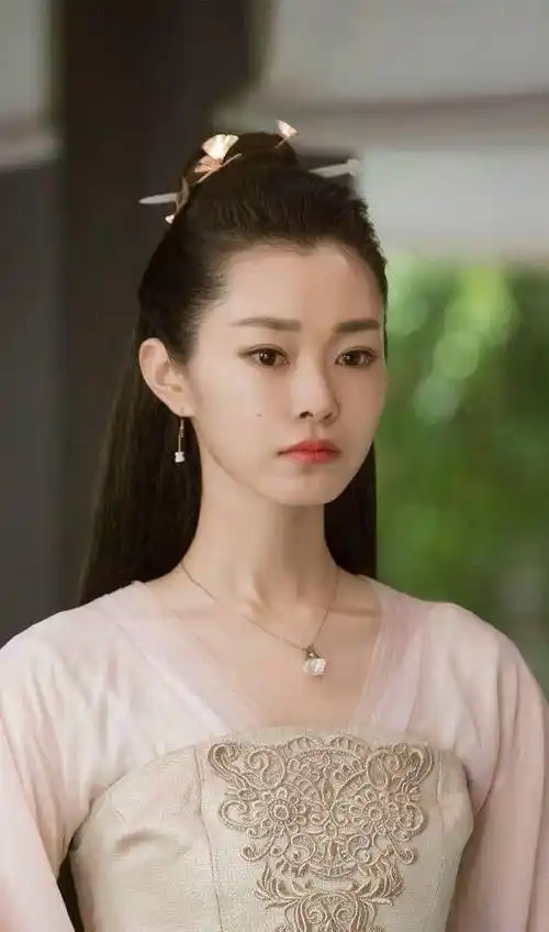 张佳宁点痣了,不知道与宋轶的灵魂碰撞被点掉了没有_东西_电视剧_小妹