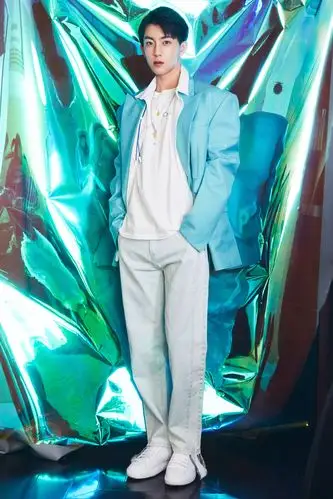 演员代云帆曝港风写真 个性时尚男友感超强