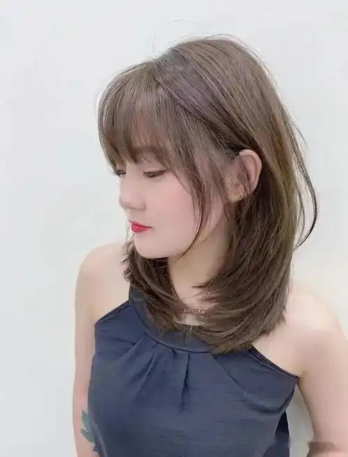 2021年流行 "中发碎剪"_发型