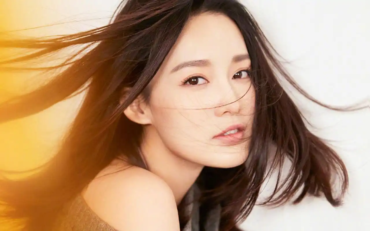 李沁优雅性感高清桌面壁纸