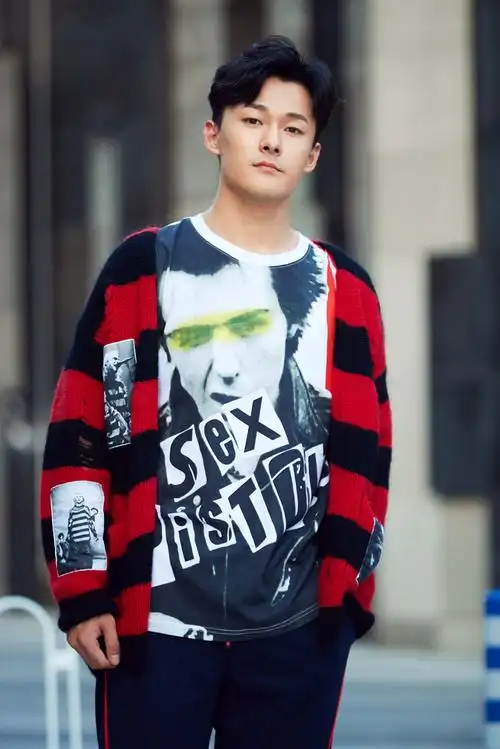 张雨剑秋冬写真简约温暖潮范儿足