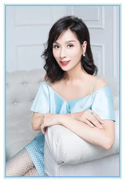 杨恭如凹陷的眼窝很像小陶虹,可是她的眼睛却比小陶虹更美.