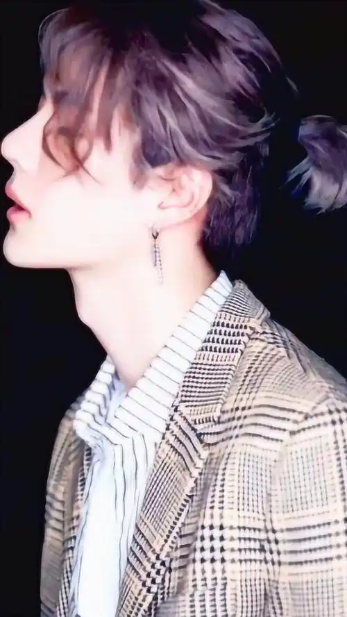 娱乐大放送:王一博高马尾,你看人家就不娘气