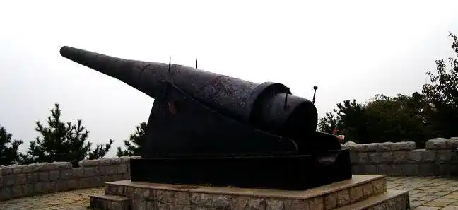 60244" data-lemmaid="60244">青岛 /a>设置后,清军即在此山修筑炮台