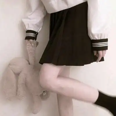 女生下半身裙摆控细腿头像