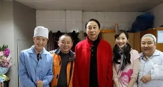 靠搭档冯巩春晚爆红,转眼被判入狱至今仍在服刑,杨松的罪恶人生|贾玲