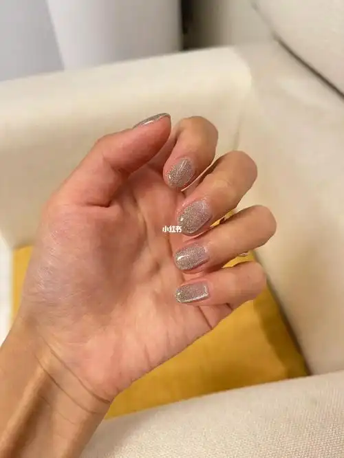 黑皮适合的美甲