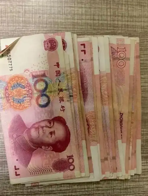 萍乡一好心人捡到装有数千元现金钱包后