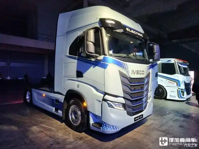 新特性新技术的加持依维柯更新三款重卡车型动力链升级明显