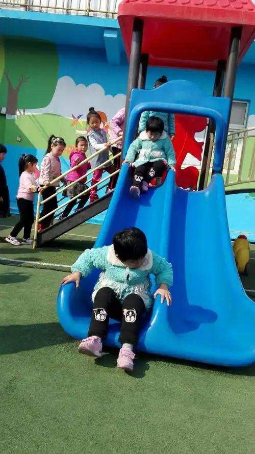 晨阳贝贝幼儿园安全教育十二《小心玩滑梯》