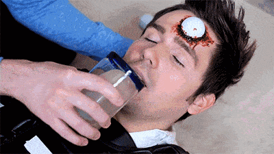 这对活宝是来自美国的杰西和麦克, 用超凡的化妆技巧与5毛特效, 做出