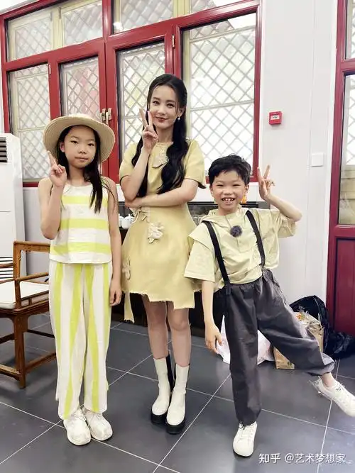 《书画里的中国2》钜星国际小艺人与李一桐共同走进"画中兰亭"解密"