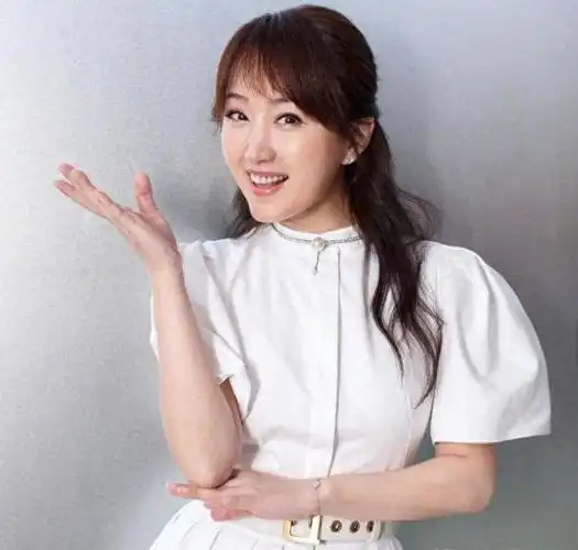 杨钰莹身高不是距离丰满身材成就魅力无限