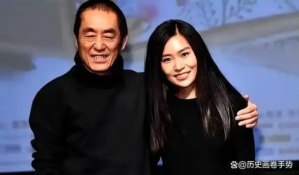 张艺谋和肖华年轻时相识相知,两人在插队期间处于同一个生活圈子里,在