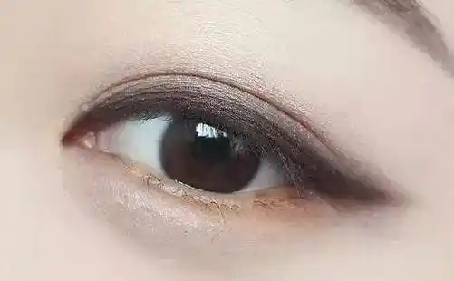 求问,标准桃花眼什么样的呀!带图求大家鉴定!笑和不笑的图都有