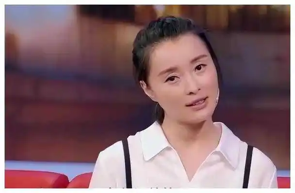 18年后,再看陈建斌现任妻子蒋勤勤,才明白她与吴越谁更"清醒