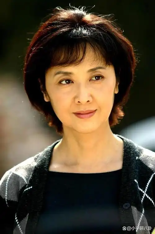 朱琳凭借着出色的演技和令人惊艳的外貌一举成为"大陆第一美女".