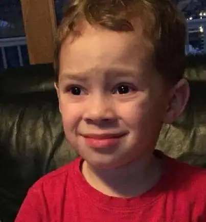 假笑男孩表情包图片下载