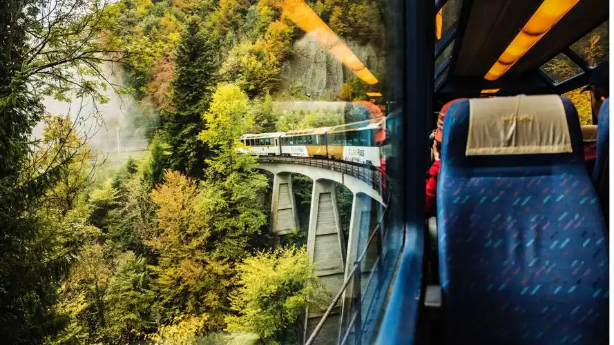 瑞士著名的金色山口列车