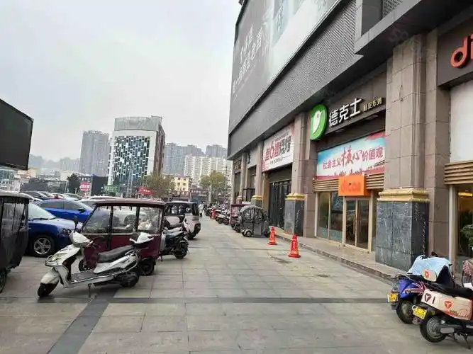 九中旁银基商贸城精装两室两厅拎包入住