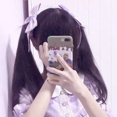 最新机挡脸女生头像