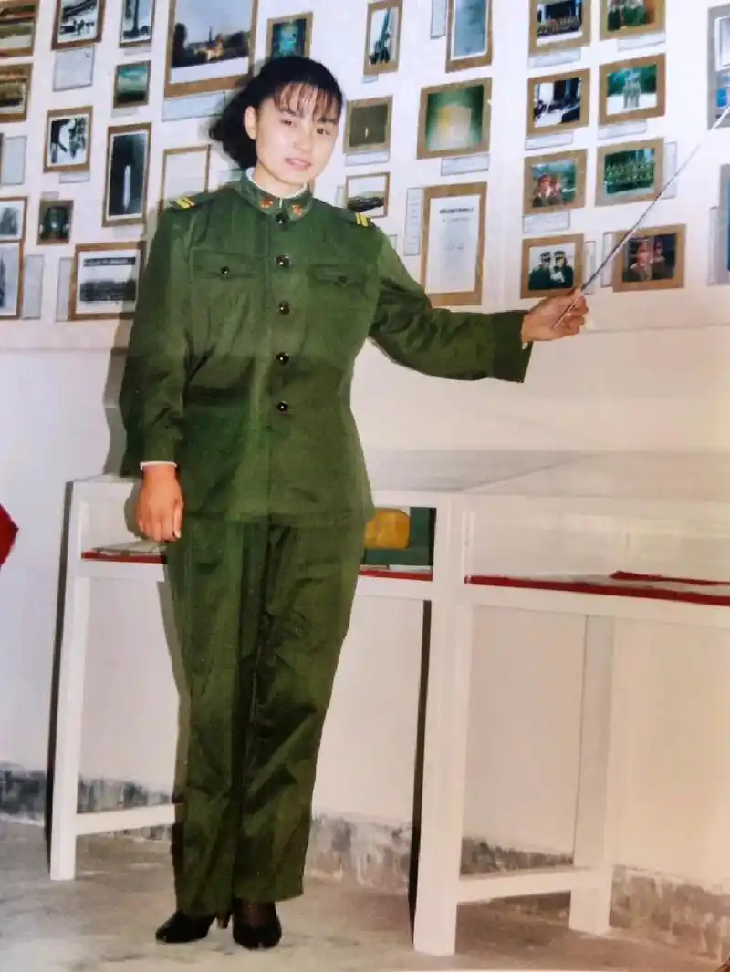 2000年11月8日是新中国第一个记者节.以退伍不褪色之精神 - 抖音