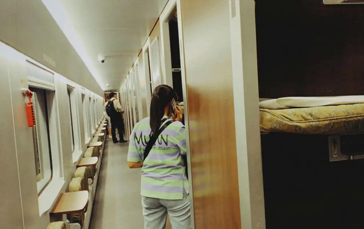 绿巨人的二等卧对比普快z车的硬卧 绿色复兴号,俗称绿巨人,推出也有