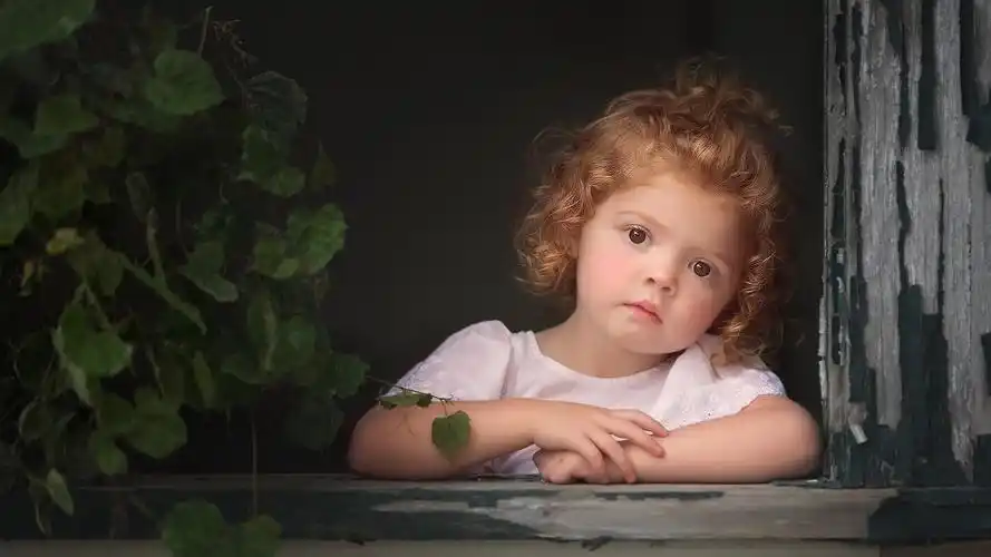 壁纸 可爱的小女孩,金发碧眼,窗口 1920x1440 hd 高清壁纸, 图片