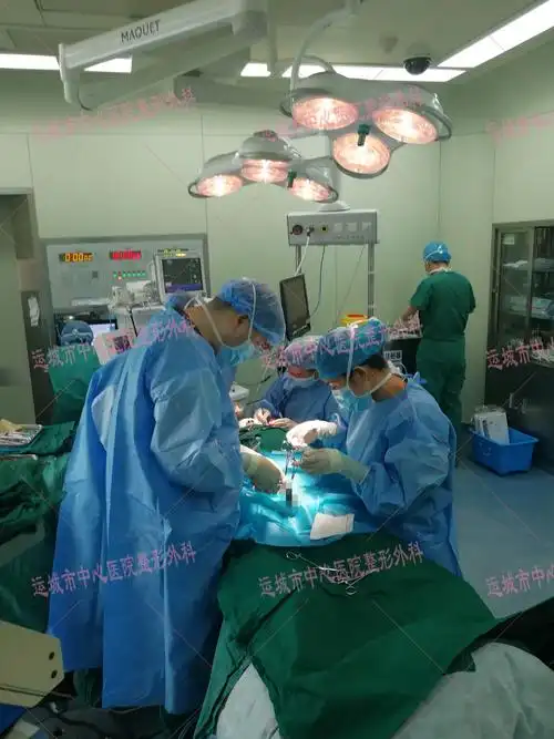 整形外科应用包皮内板做衬里修复眼睑全层缺损