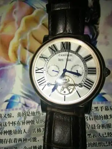 能帮我鉴定下我这块卡地亚表吗?