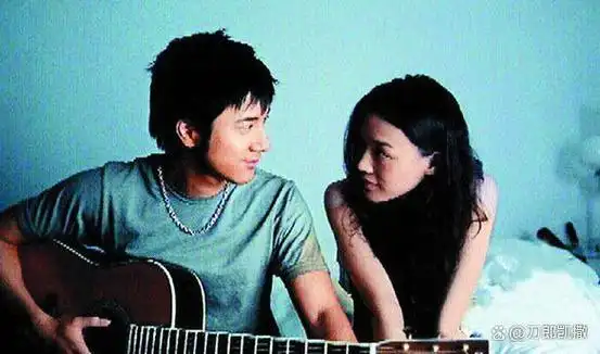 舒淇是怎么把衣服穿回来的