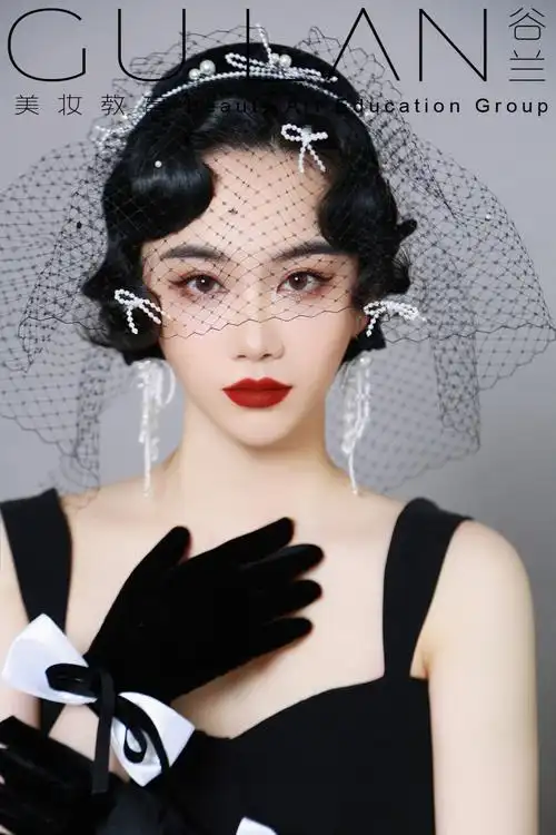 谷兰美妆教育频道的化妆造型作品《黑色礼服新娘造型》