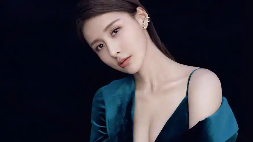 美女明星贾青桌面壁纸图片 - 第6张