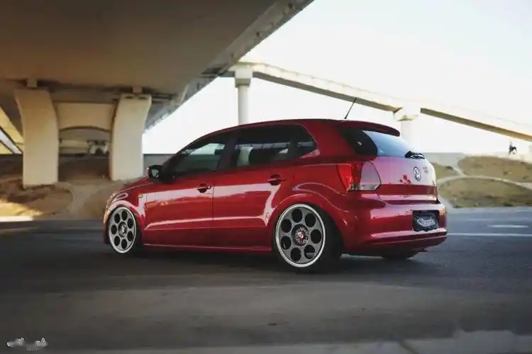 大众polo才是年轻人触手可及的改装车轻改也能营造复古姿态