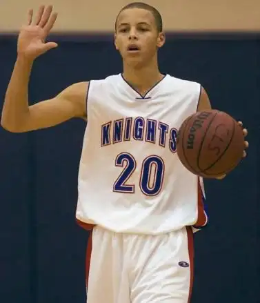 库里10年前就获詹皇关照 大学球衣为何不能退役?