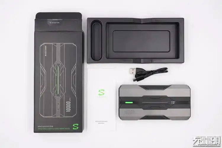 一,黑鲨双向快充移动电源开箱